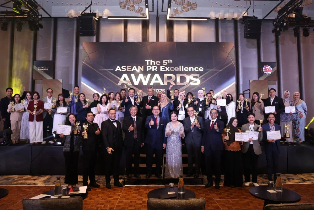 Suruhanjaya Pencegahan Rasuah Malaysia (SPRM) merangkul tiga anugerah berprestij di The 5th ASEAN PR Excellence Awards 2025 pada Isnin. - Foto SPRM