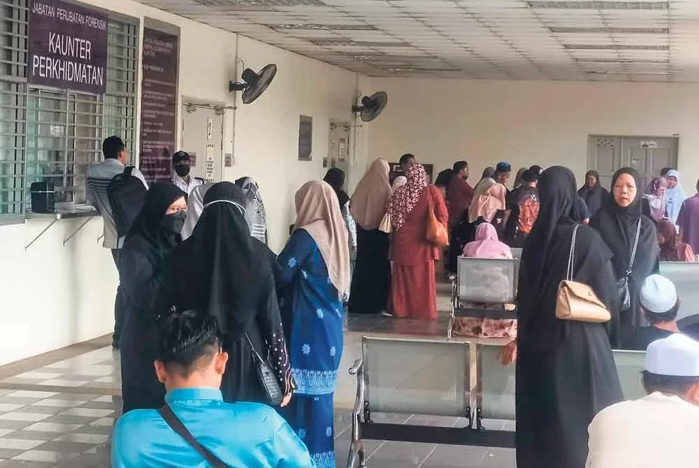 Suasana di Jabatan Forensik Hospital Sultanah Bahiyah, Alor Setar pada Isnin.