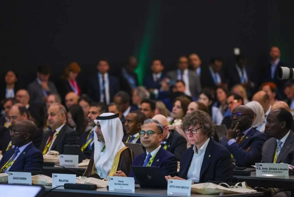 Fahmi menghadiri majlis perasmian sempena Acara Peringkat Tinggi World Summit on the Information Society 20 pada Isnin. Foto Bernama