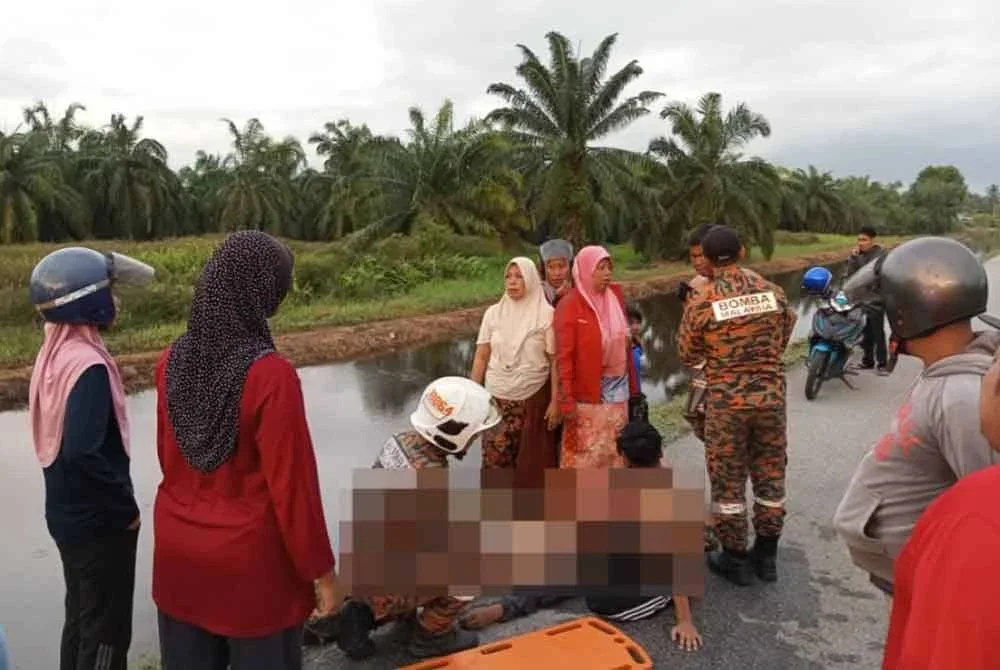 Anggota BBP Bagan Serai membantu mangsa yang tercampak ke dalam parit akibat kemalangan tersebut sebelum diserahkan kepada polis untuk tindakan lanjut.