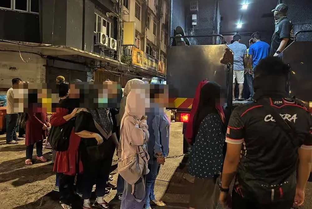 Kesemua tahanan dibawa ke Depot Imigresen Kuala Lumpur untuk tindakan lanjut.