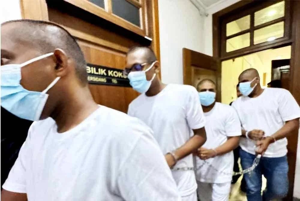 Keempat-empat tertuduh dibawa keluar dari Mahkamah Tinggi Pulau Pinang pada Selasa.