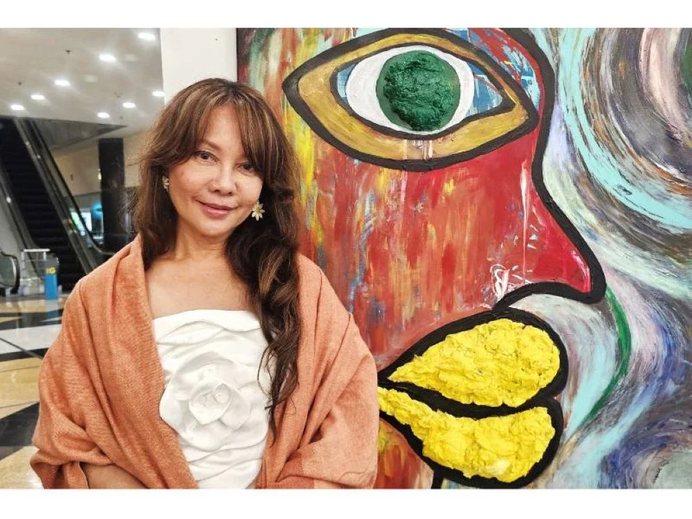 Jane Mojulat melihat lukisan sebagai medium untuk meluahkan ekspresi diri, terutama dalam konteks hubungan antara lelaki dan wanita.