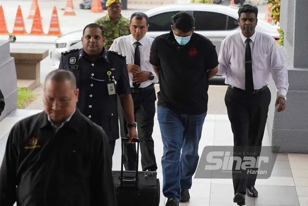 Seorang pembantu pengarah syarikat mengaku tidak bersalah di Mahkamah Sesyen di sini pada Selasa, atas satu pertuduhan menipu urusan pembekalan sarung tangan mencecah RM5.1 juta, lima tahun lalu. Foto SINAR HARIAN/ROSLI TALIB 