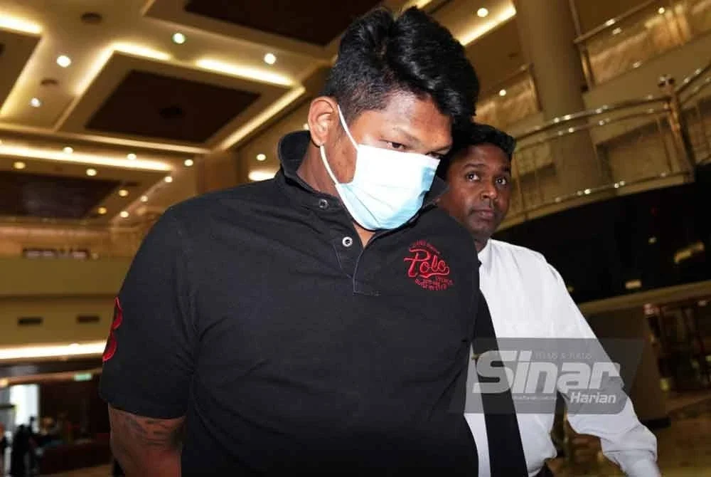 Dinesh mengaku tidak bersalah di Mahkamah Sesyen Kuala Lumpur pada Selasa, atas satu pertuduhan menipu urusan pembekalan sarung tangan mencecah RM5.1 juta, empat tahun lalu. Foto Sinar Harian/Rosli Talib