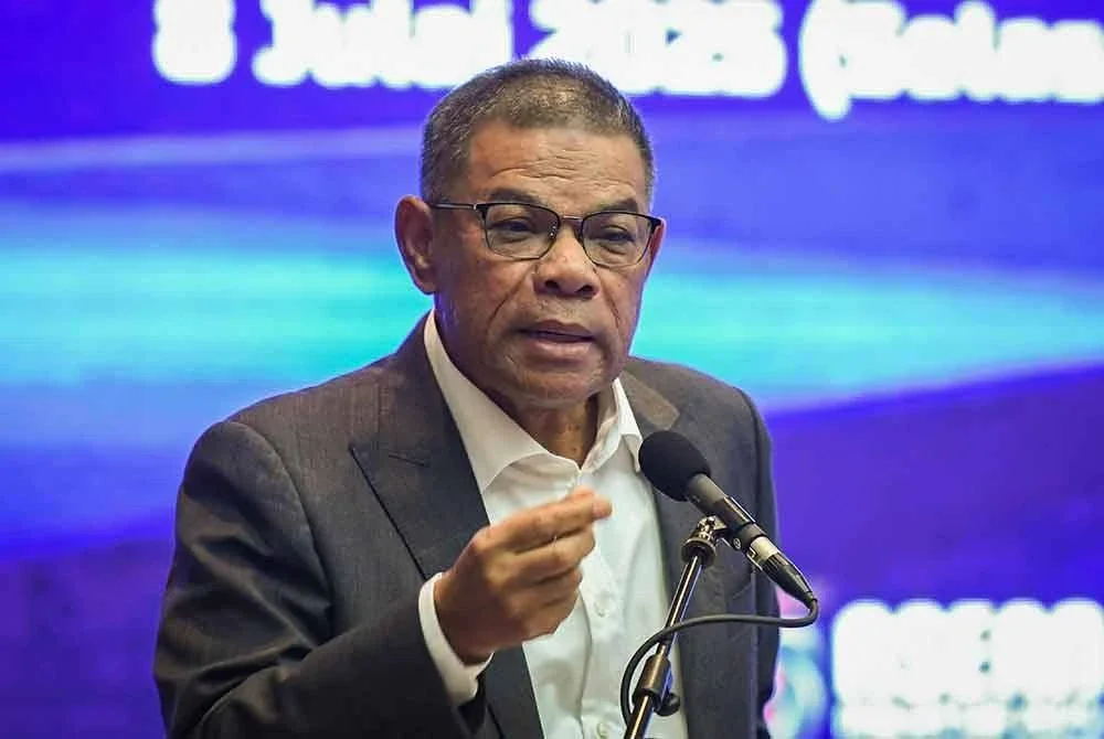 Saifuddin ketika sesi bicara sempena program INTAN Minister's Conversation (IMC) 2025 bertemakan "Negara Kita, Keselamatan Tanggungjawab Bersama" di Institut Tadbiran Awam Negara (INTAN) pada Selasa. Foto Bernama