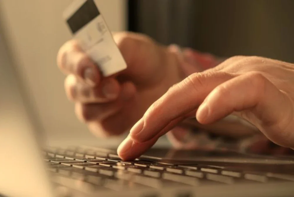 Seorang individu kerugian lebih RM300,000 selepas terpedaya dengan penipuan pelaburan saham tidak wujud yang dijalankan secara dalam talian menggunakan aplikasi Alpace.