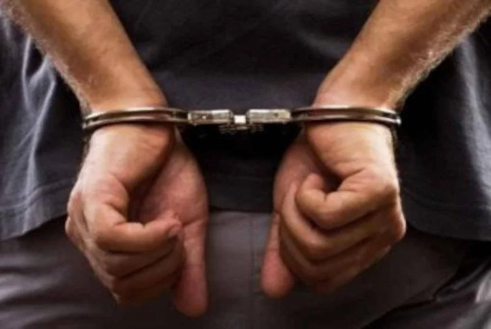 Tindakan seorang lelaki mencabul wanita di pasar pagi Pandamaran mengundang padah apabila diberkas pada Sabtu. Gambar hiasan