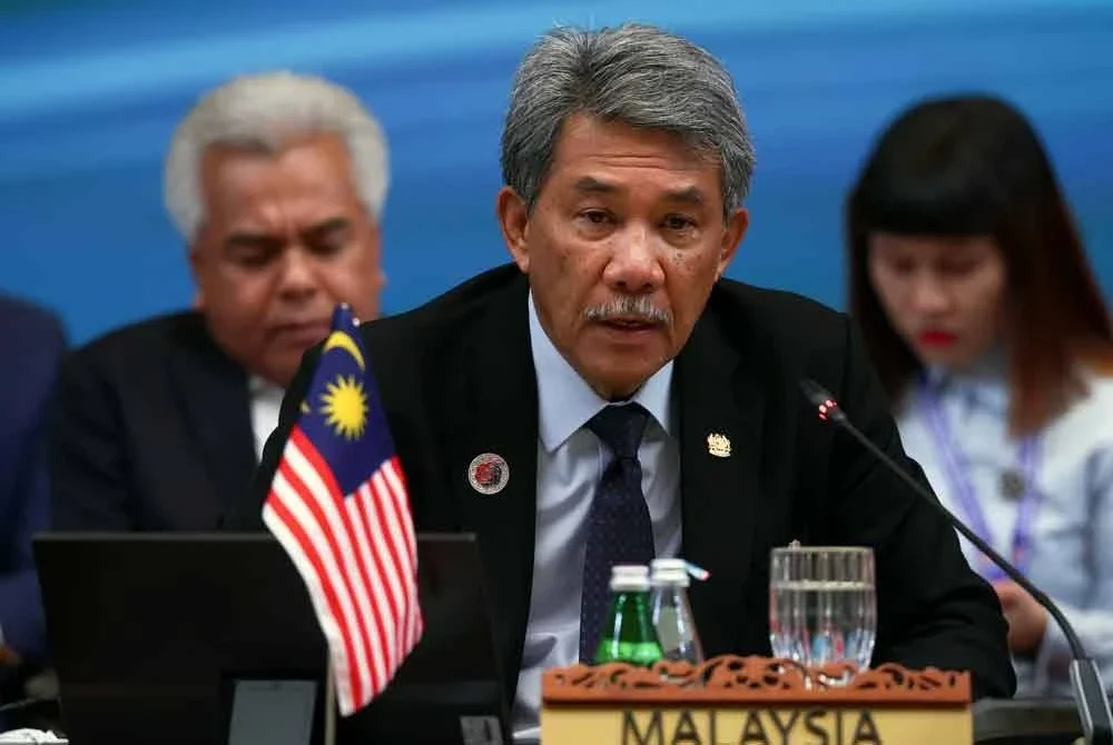 Mohamad ketika mempengerusikan Mesyuarat Suamuka Menteri-Menteri Luar ASEAN Bersama AICHR, sempena Mesyuarat Menteri-Menteri Luar ASEAN (AMM) ke-58, di Pusat Konvensyen Kuala Lumpur, pada Selasa. Foto Bernama