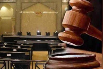 Tertuduh mengaku tidak bersalah di Mahkamah Sesyen atas tiga pertuduhan menerima suapan RM11,500. Foto hiasan