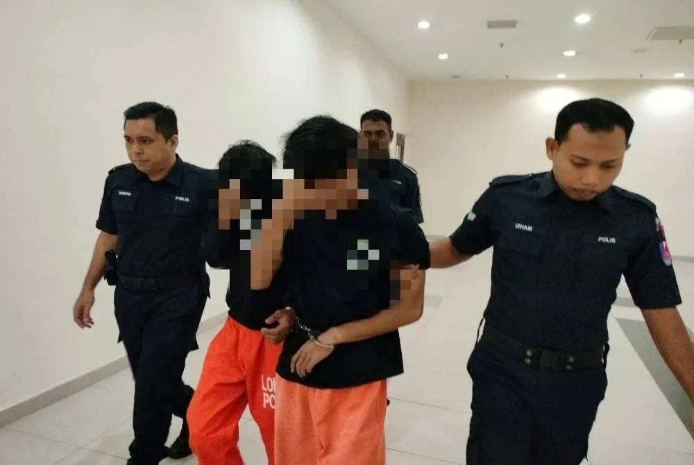 Suspek dibawa ke Mahkamah Majistret Muar bagi mendapatkan perintah reman.