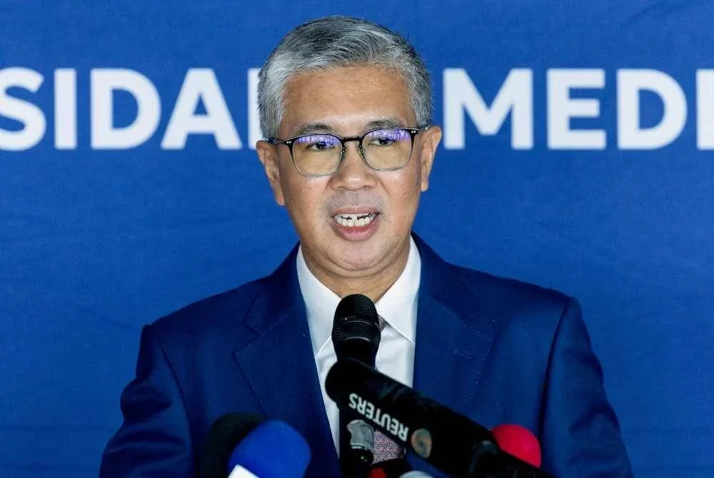 Tengku Zafrul pada sidang media mengenai isu tarif AS pada Rabu. Foto Bernama