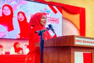 Shahaniza menuntut agar semua video dan kenyataan fitnah dipadam serta permohonan maaf secara terbuka dibuat dan kekal disiarkan selama setahun di media sosial. - Foto FB Shahaniza