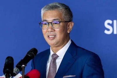 Tengku Zafrul pada sidang media khas bagi menjelaskan pendirian serta tindakan susulan Malaysia berhubung pengumuman tarif terbaharu oleh Trump itu. Foto Bernama