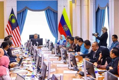 Ahmad Zahid mengadakan pertemuan bersama delegasi Kementerian Ekonomi yang diketuai oleh Amir Hamzah.