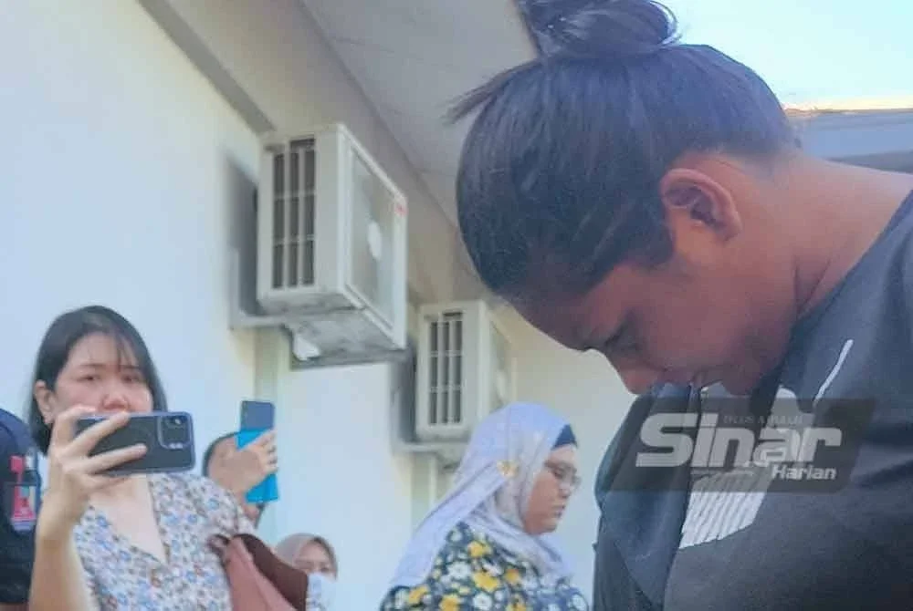 Pasangan kekasih berusia 19 tahun didakwa di Mahkamah Majistret di sini pada Khamis atas pertuduhan bersubahat dan membunuh seorang penuntut universiti di Cyberjaya, dua minggu lalu.