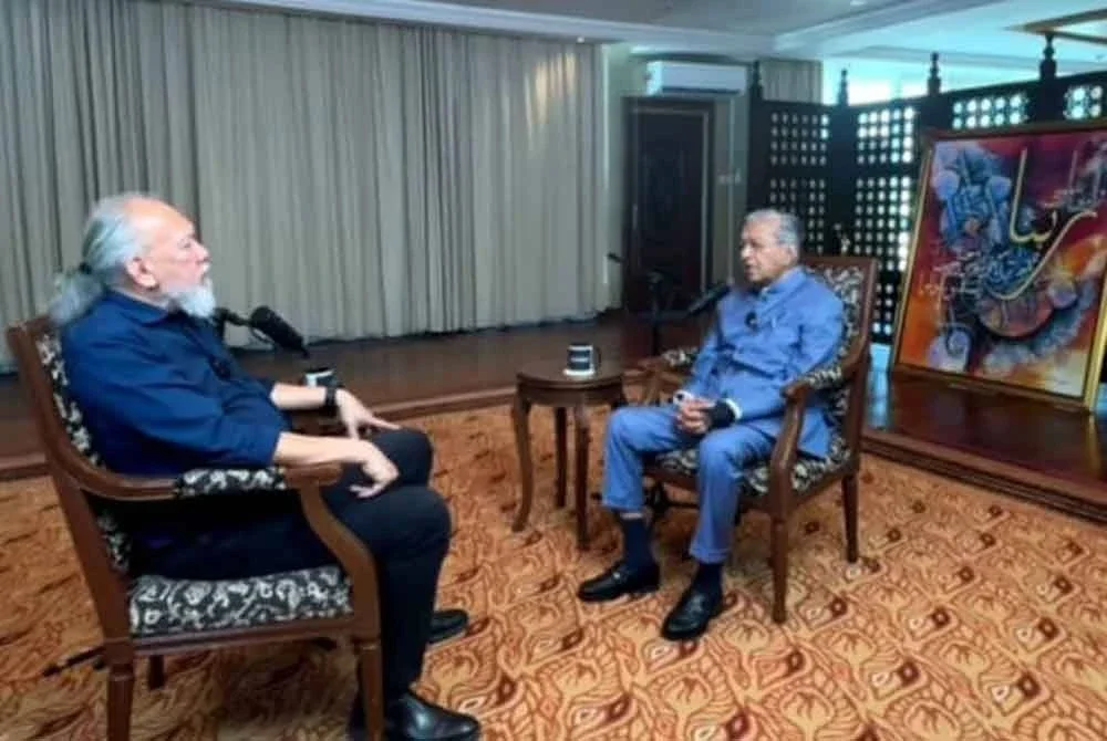 Siaran langsung Podcast Dr M sempena ulangtahun kelahiran ke 100 Tun Mahathir di laman sosial rasminya pada Khamis.