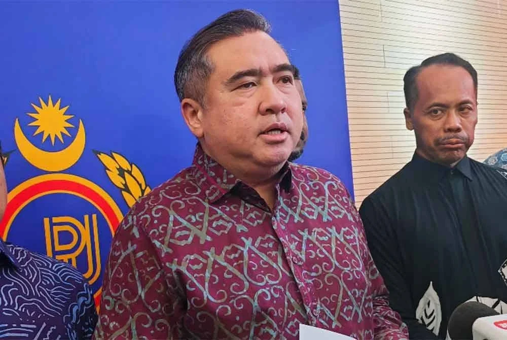 Anthony pada sidang media selepas merasmikan Majlis Penyerahan Lesen Memandu Program MyLesen (B2) Peringkat Negeri Sembilan di Seremban pada Khamis.