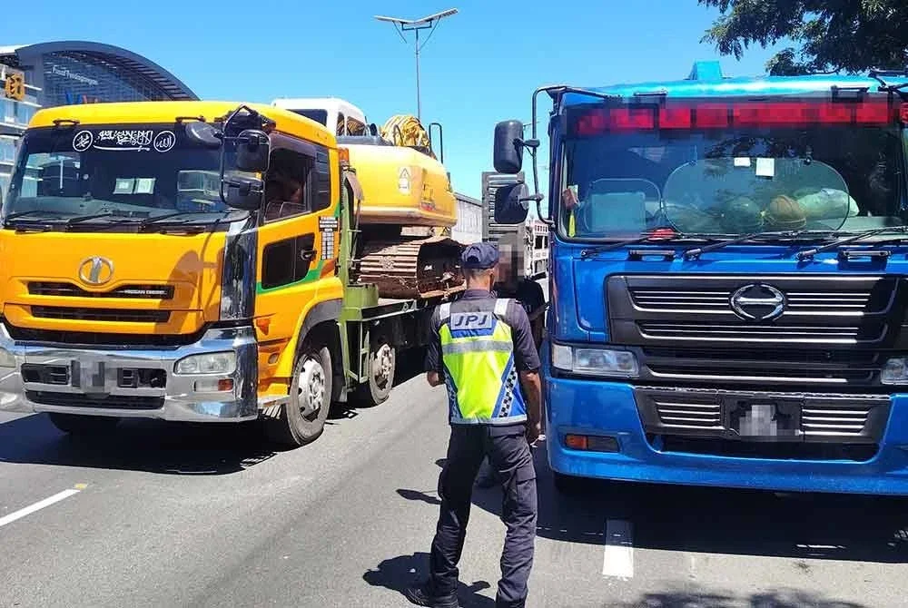 JPJ Selangor keluarkan 285 notis kepada kenderaan perdagangan dalam Op Khas di Lebuhraya Pulau Indah.