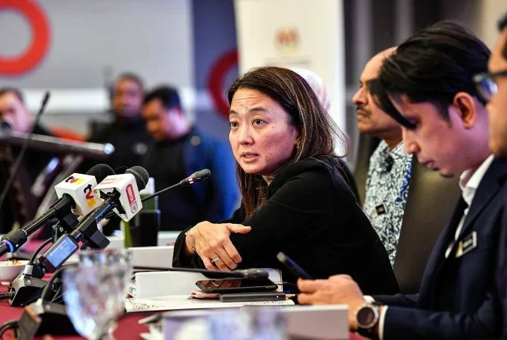 Hannah Yeoh ketika sidang akhbar selepas Persidangan Majlis Perundingan Belia Negara, Sidang Satu, Penggal ke-35 Sesi 2025-2026 di Pusat Belia Antarabangsa (IYC) hari ini. Foto Bernama