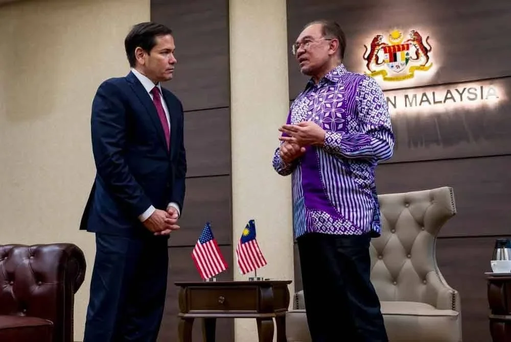 Anwar ketika menerima kunjungan hormat Marco Rubio di Bangunan Parlimen Malaysia, Kuala Lumpur hari ini. - Foto: Pejabat Perdana Menteri/Izzudin Abd Razak