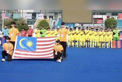 Skuad hoki lelaki negara melangkah ke separuh akhir Piala Asia B-18 selepas muncul naib juara Kumpulan B. Foto Malaysian Hockey Confederation