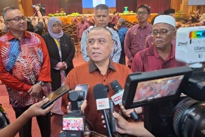 Saarani berkata, dasar perdagangan luar seperti tarif bukan hanya menjejaskan Malaysia semata-mata, bahkan turut memberi kesan kepada negara lain yang mengeksport ke pasaran Amerika.