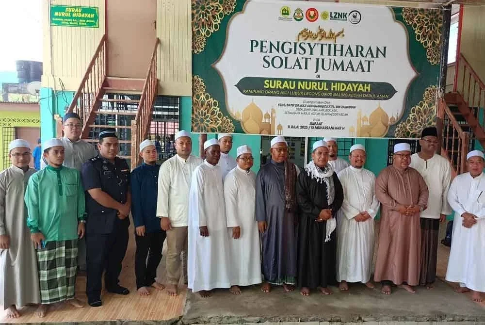 Solat Jumaat kali pertama dilaksanakan di Surau Nurul Hidayah Kampung Lubuk Legong Baling.