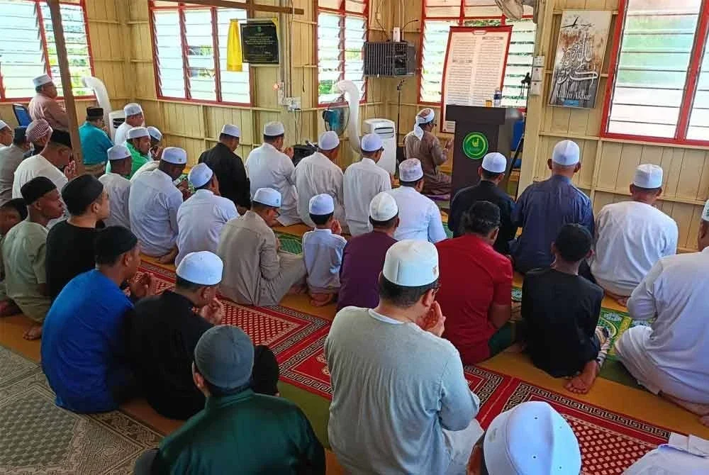 Majlis Agama Islam Negeri Kedah mengisytiharkan solat Jumaat buat kali pertama dilaksanakan di Surau Nurul Hidayah Kampung Orang Asli Lubuk Legong.