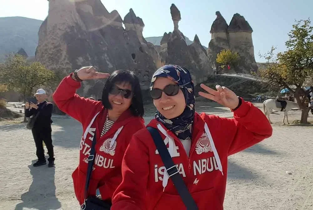 Kedua-duanya bergambar ketika mengikuti lawatan akademik ke Turkiye.