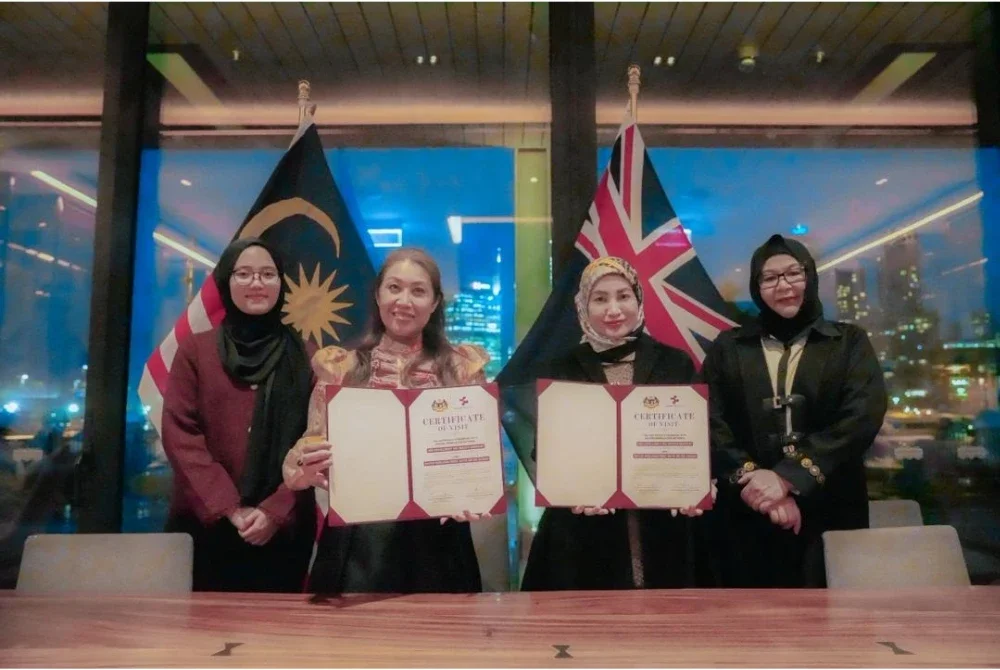 Mazita Marzuki (dua dari kiri) bersama Adzliana (dua dari kanan) pada Majlis Pra Pelancaran Bridge to Brilliance 4.0 Australasia oleh Usanita, di Hotel Park Hyatt Auckland, New Zealand.