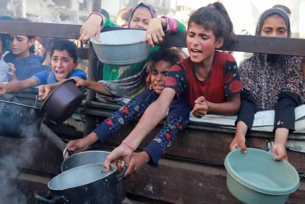 Laporan mendapati 500,000 penduduk Gaza sedang berdepan kebuluran dan keadaan itu kini bertambah buruk. Foto Agensi.