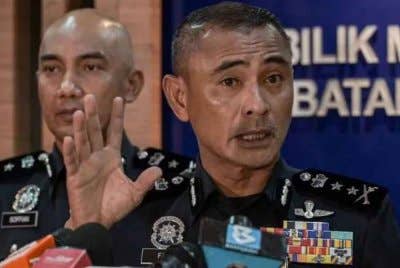 Datuk Fadil Marsus (kanan). Foto fail Bernama