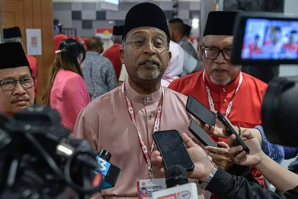 Dr Zambry ketika ditemui pemberita selepas merasmikan Mesyuarat Perwakilan UMNO 2025 Bahagian Setiawangsa di Residensi UTM hari ini. - Foto: Bernama