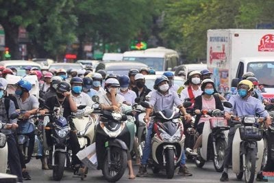 Menjelang 1 Januari 2028, semua motosikal akan diharamkan daripada memasuki kawasan dalam Ring Road 1 dan 2. - Foto: Gambar fail Bernama