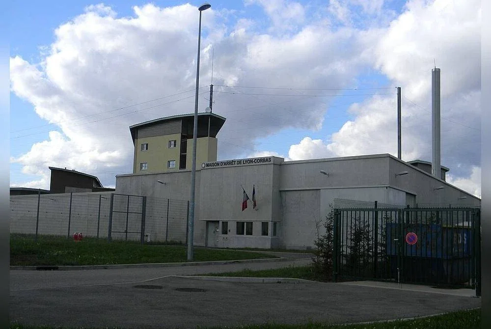 Banduan tersebut mengambil peluang untuk larikan diri pada hari pembebasan rakan selnya. Foto Agensi