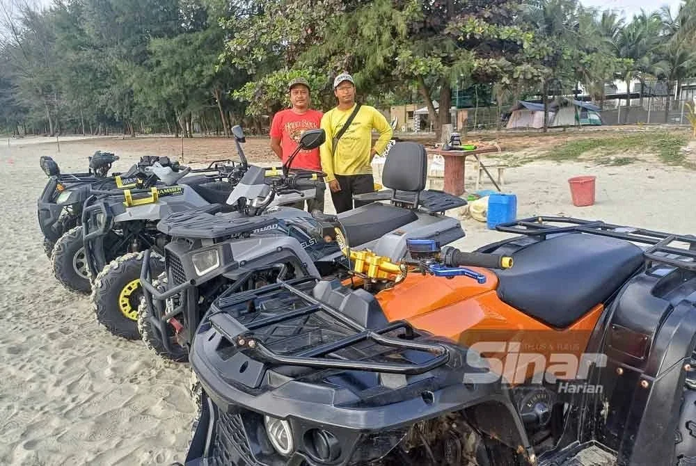 Shahrizal dan Zayd (kanan) turut terkesan dan bimbang selepas adanya kejadian kecurian di kawasan itu.
