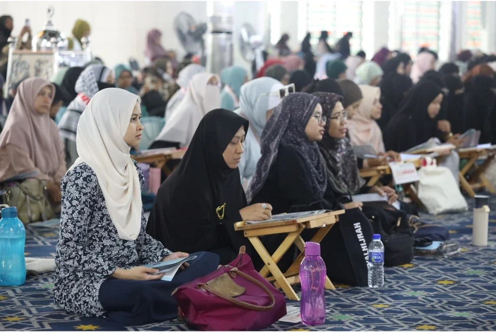 FTIS bukan sekadar wacana atau forum ilmiah, tetapi medan menadah kitab secara talaqqi dan merupakan satu bentuk pengajian bersanad yang jarang diperoleh di luar institusi pondok.