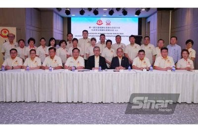 Hock San (duduk, tengah) pada sidang media Konvensyen Fujian ASEAN 2025 di Plaza Seri Setia pada Isnin. FOTO SINAR HARIAN/MOHD HALIM ABDUL WAHID