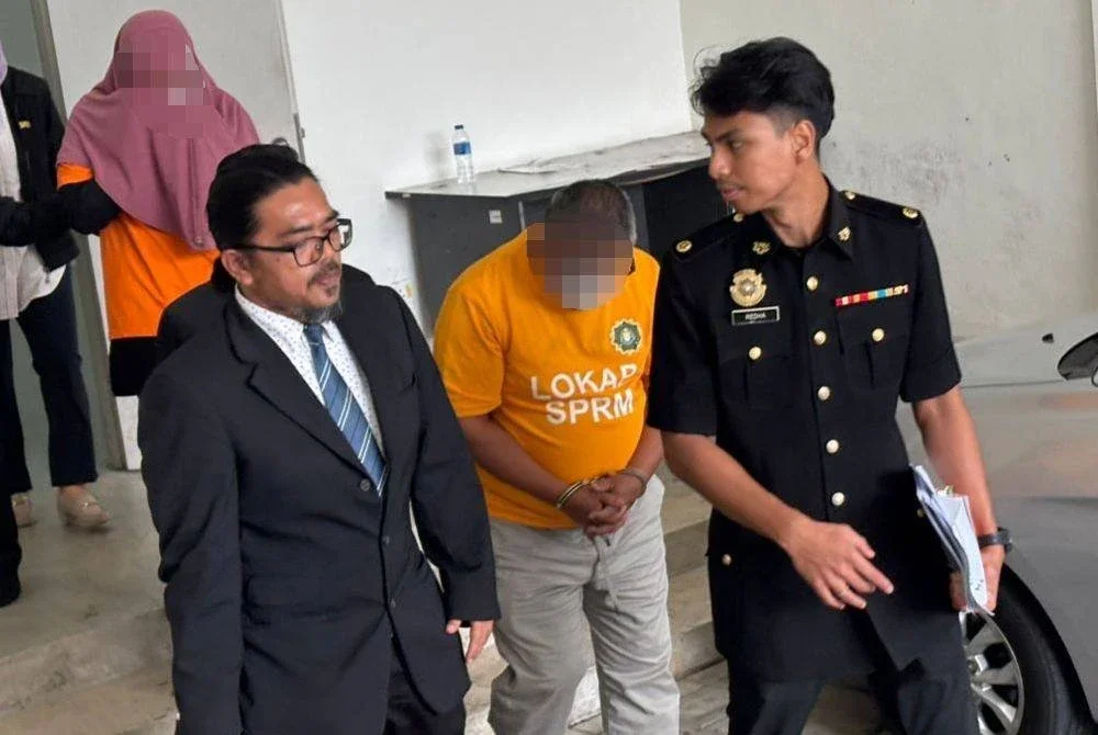 Dua individu ditahan bagi membantu siasatan berkaitan rasuah bernilai kira-kira RM70,000.