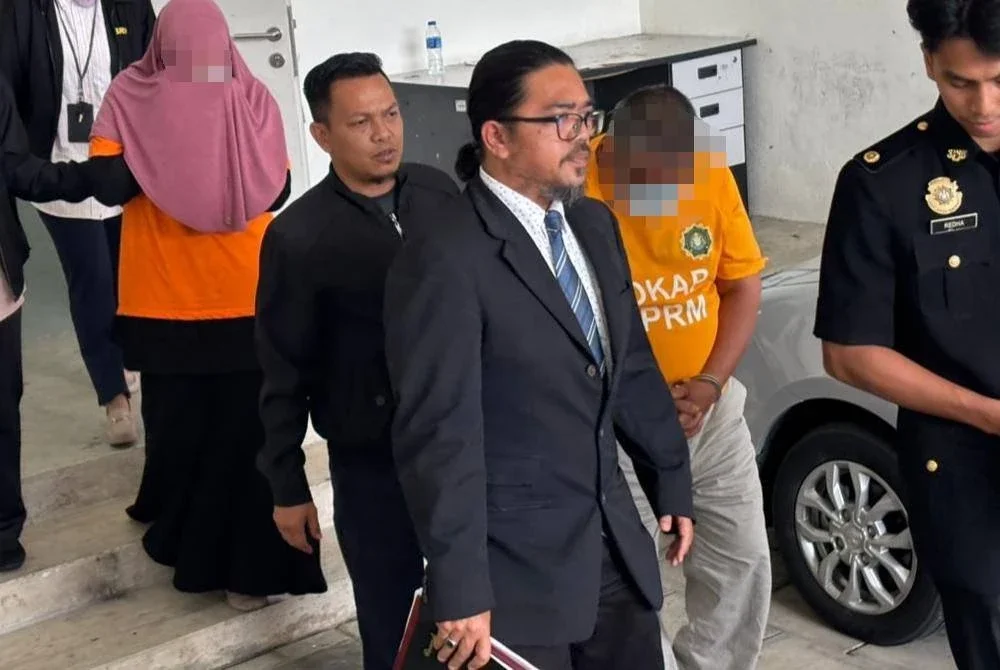 Dua individu ditahan bagi membantu siasatan berkaitan rasuah bernilai kira-kira RM70,000.