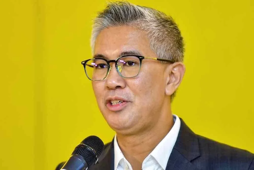 Tengku Zafrul ketika sidang akhbar sempena pengumuman Kad Laporan Prestasi MITI bagi suku kedua di Menara MITI, hari ini. - Foto: Bernama