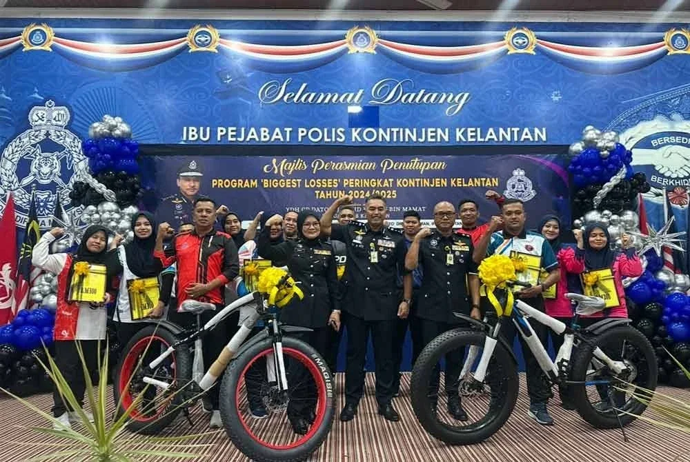 Pemenang-pemenang Program Biggest Losses peringkat Kontinjen Kelantan bersama Mohd Ali (tengah).