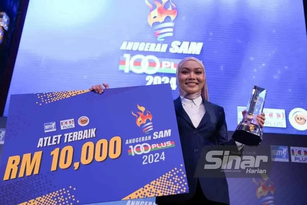 Anugerah Atlet Terbaik SAM 2024 melonjak semangat Nor Farah untuk terus memacu nama negara di pentas antarabangsa. FOTO - SINAR HARIAN / ROSLI TALIB.