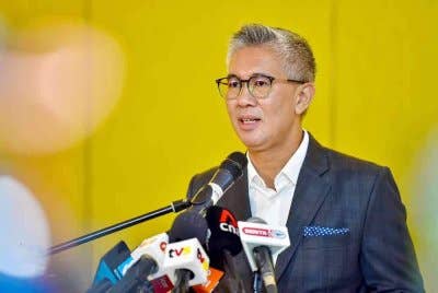 Tengku Zafrul ketika sidang akhbar sempena pengumuman Kad Laporan Prestasi MITI bagi suku kedua di Menara MITI, hari ini. - Foto: Bernama