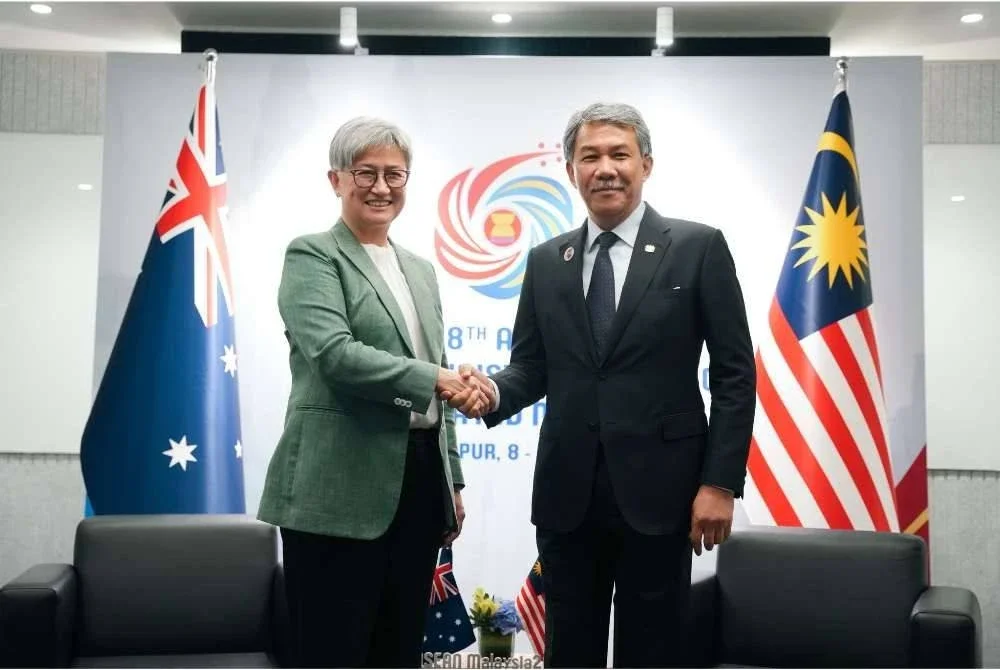 Penny bersama Menteri Luar, Datuk Seri Mohamad Hasan dalam AMM ke-58 di Kuala Lumpur pada minggu lalu.