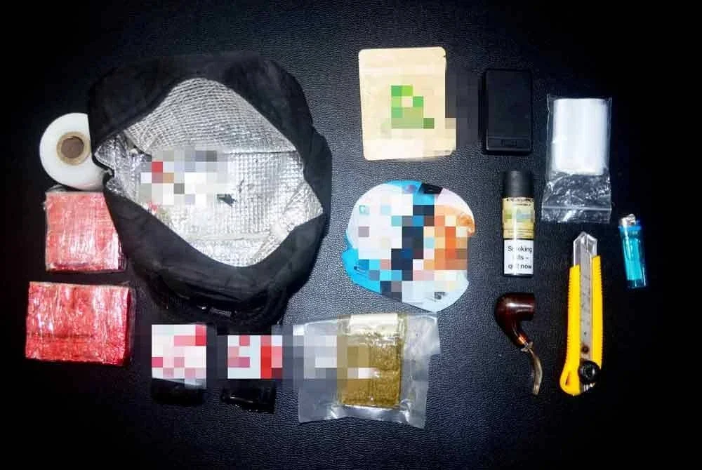 Antara dadah yang dirampas daripada dua sindiket pengedaran dadah yang dikesan menggunakan perkhidmatan kurier serta laluan air tidak sah. - JKDM Johor