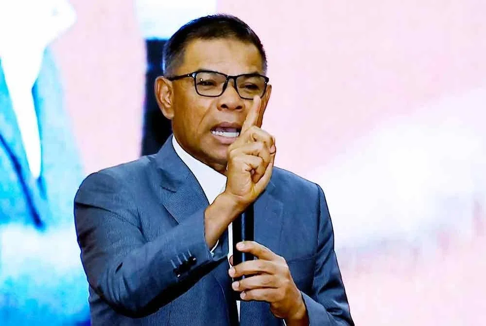 Saifuddin Nasution Ismail ketika menyampaikan ucapan di Perhimpunan Bulanan Kementerian Dalam Negeri di Putrajaya pada Rabu.