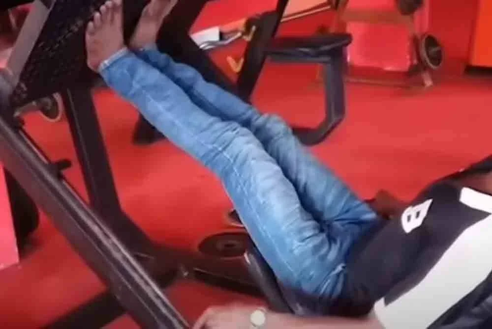 Antara rakaman menunjukkan suspek melakukan senaman berat. Foto Agensi