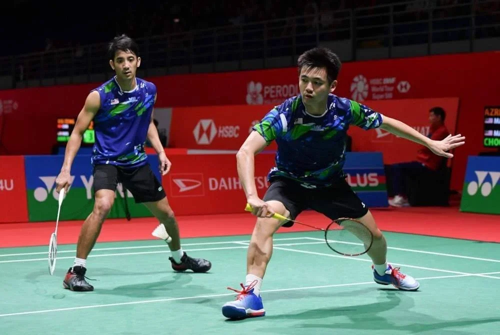 Wee Kiong (kanan) dan Azriyn mengejutkan pasangan Denmark untuk mara ke suku akhir Terbuka Jepun. Foto Agensi